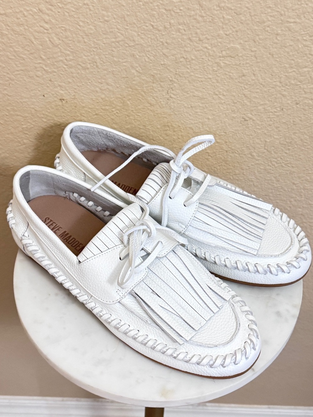 Women STEVE MADDEN White leather summer boat loafer shoes fringe whipstitching 9